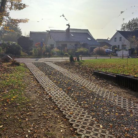 Moderne Ferienwohnung Fuer Familien Im Dachgeschoss Bosau Exterior foto
