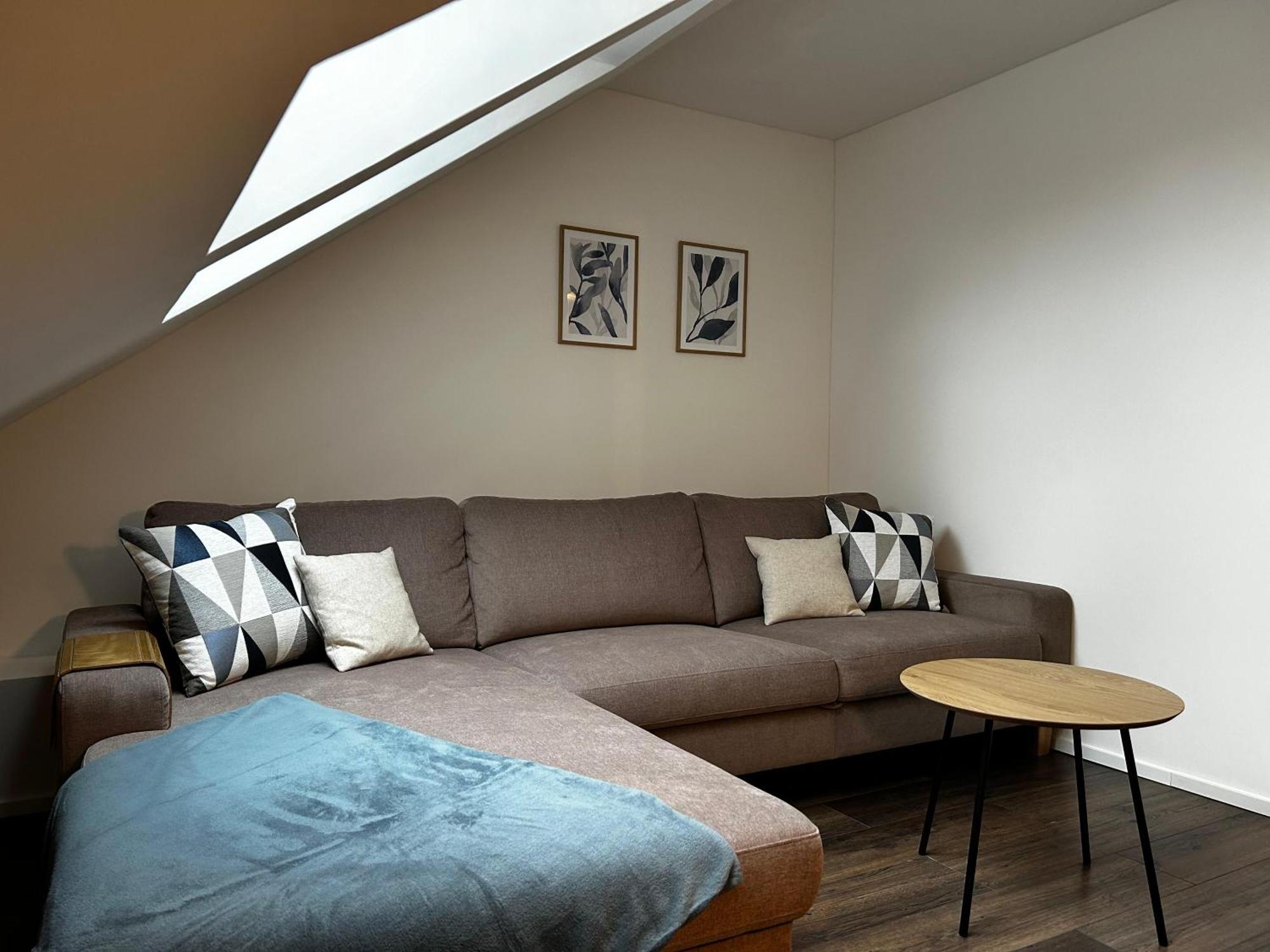 Moderne Ferienwohnung Fuer Familien Im Dachgeschoss Bosau Exterior foto